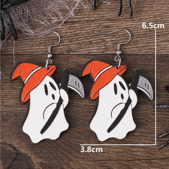 🛍️2/$20 👻 Spooky Ghost with Hat and Scythe Earrings, New - Picture 3 of 3